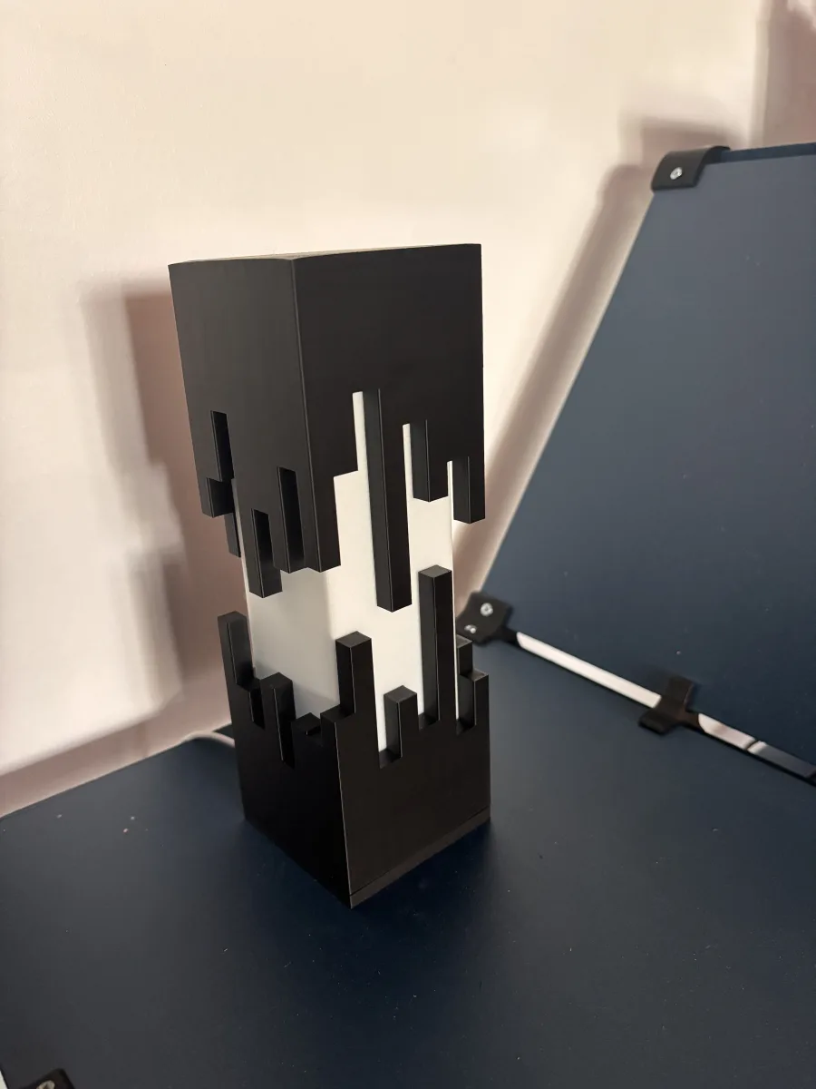 Lampe design imprimée en 3D – Effet lumineux bleu phosphorescent - photo 3